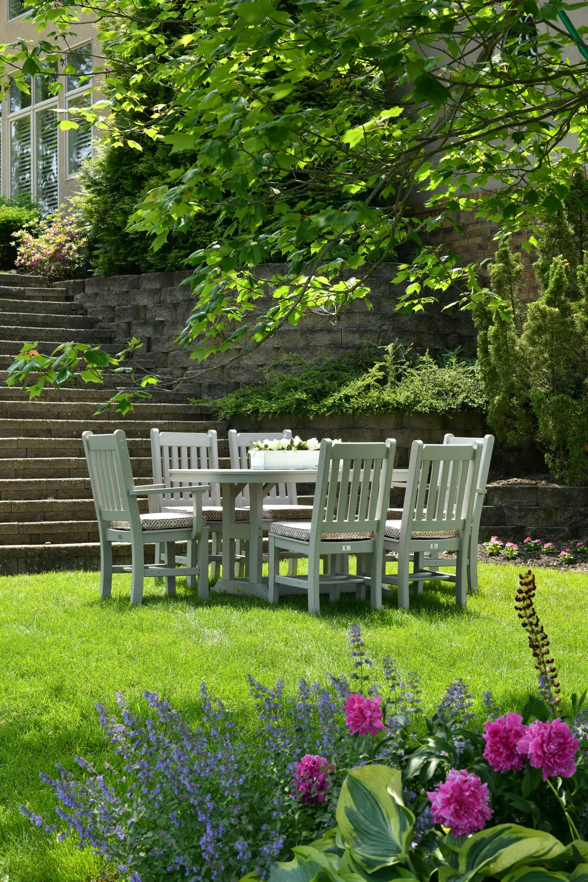 Gepflegter Garten mit Rasenfläche